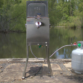 Bayou Classic 700-725 fry thermometer helps monitor oil temperature for precise results