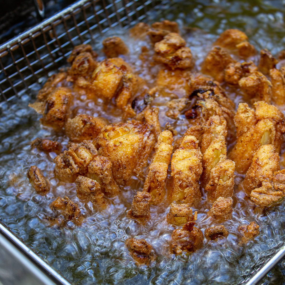 Bayou Classic 700-725 high pressure regulator maintains steady heat for consistent frying