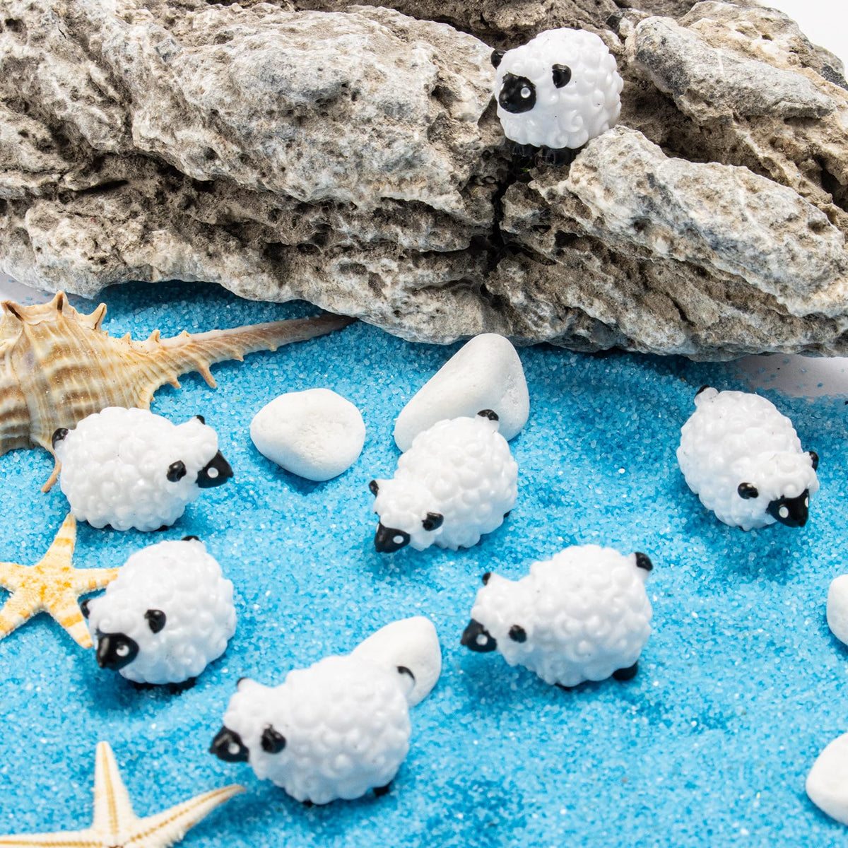 Bbiamsleep 40-piece sheep set accommodates multiple decorating ideas.