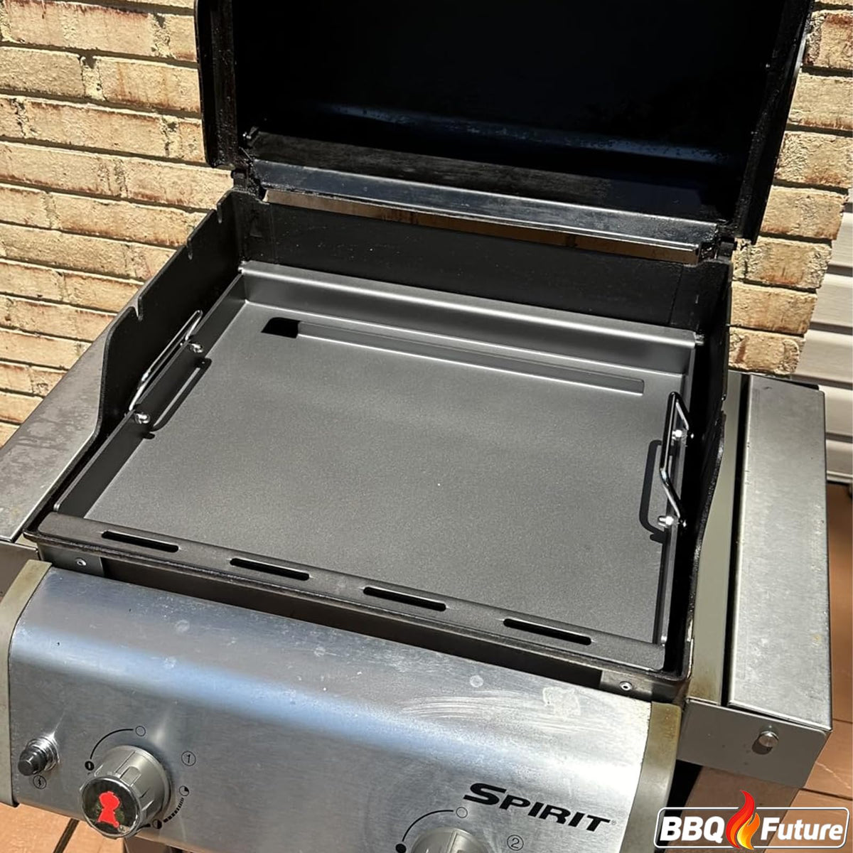 BBQ Future large grease system simplifies cleanup after grilling sessions