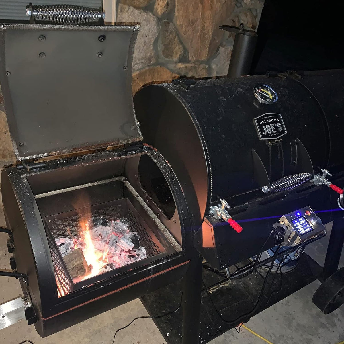 BBQ-PLUS smoker vertical handle door clamps securing lid