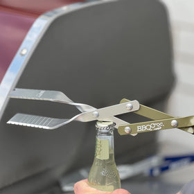 BBQ Croc grill scraper grooves cleaning residues without brushes