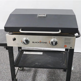 BBQration lid demonstrates heat retention on Blackstone 28 inch griddle