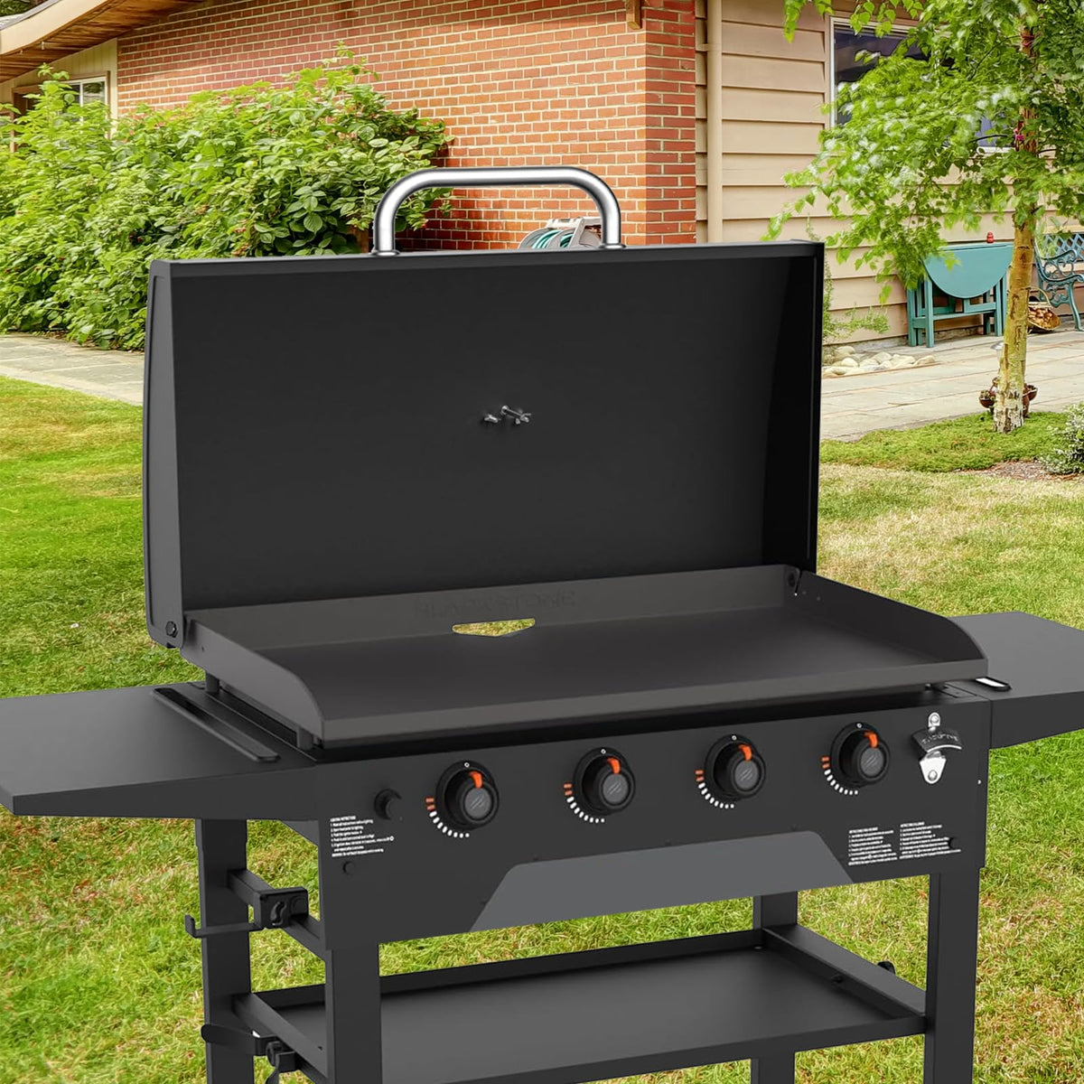 Rust-resistant outdoor lid protects the griddle surface from the elements.