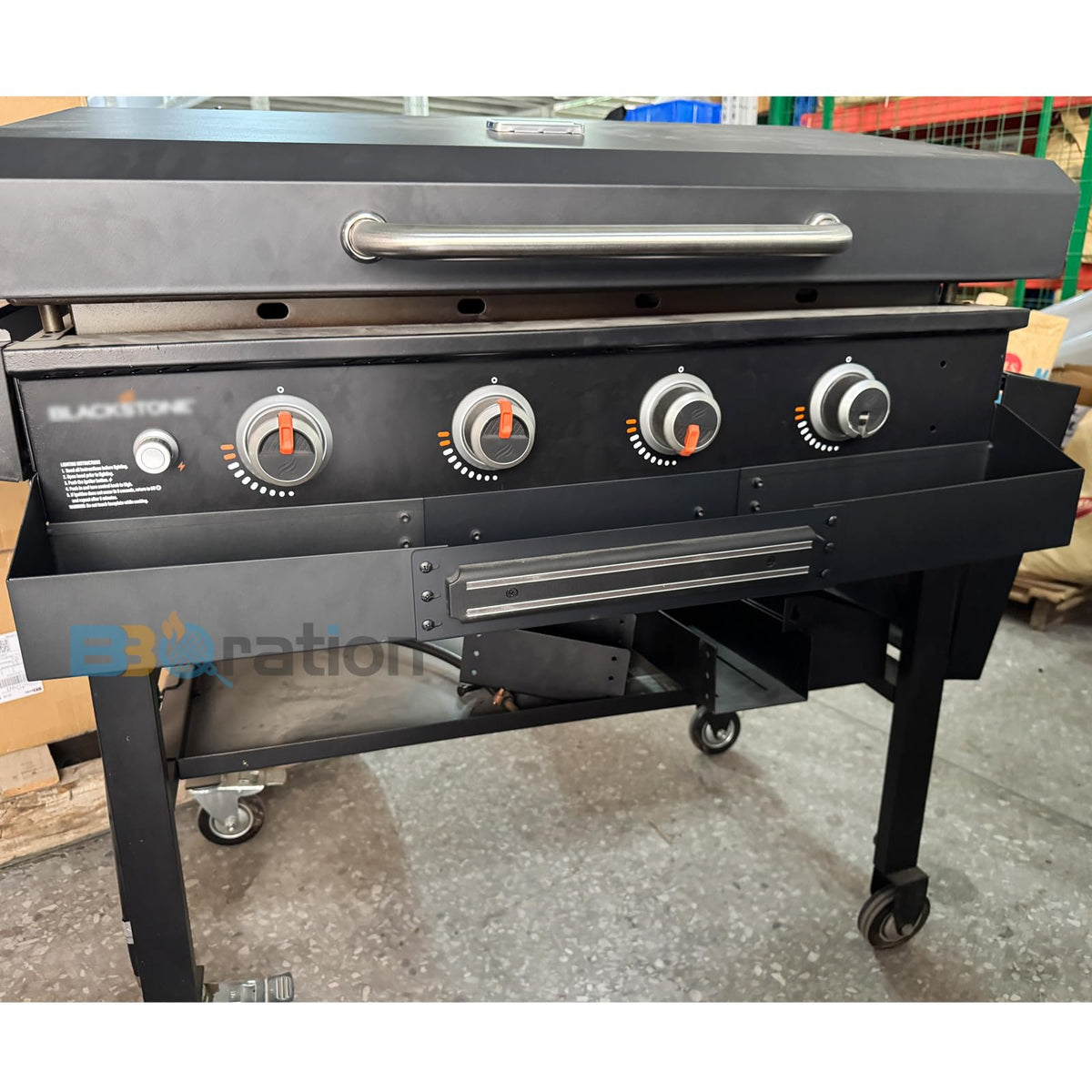 Rust-resistant padded frame provides durable support for outdoor cooking