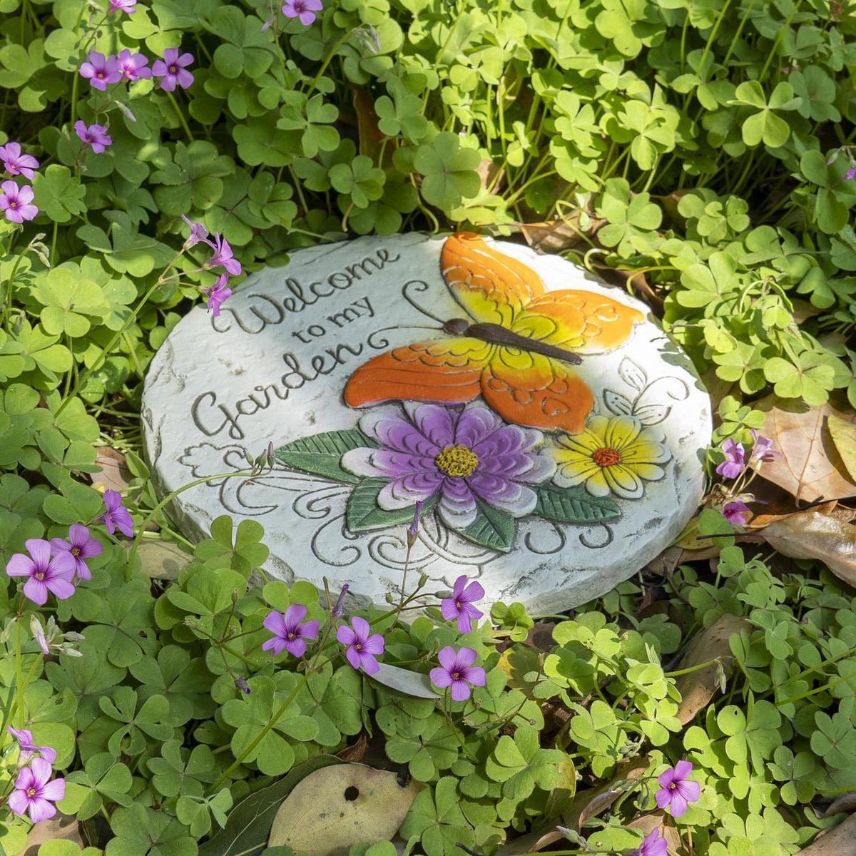 Bechivie front yard stone brightens outdoor spaces for guests