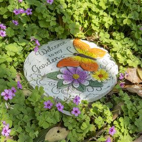 Bechivie front yard stone brightens outdoor spaces for guests