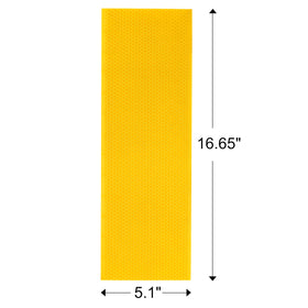 BEEINN medium-frame sheets support hive structure during build.