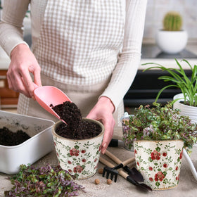 Beeveer rustic antique decor planter complements porch or balcony setups.