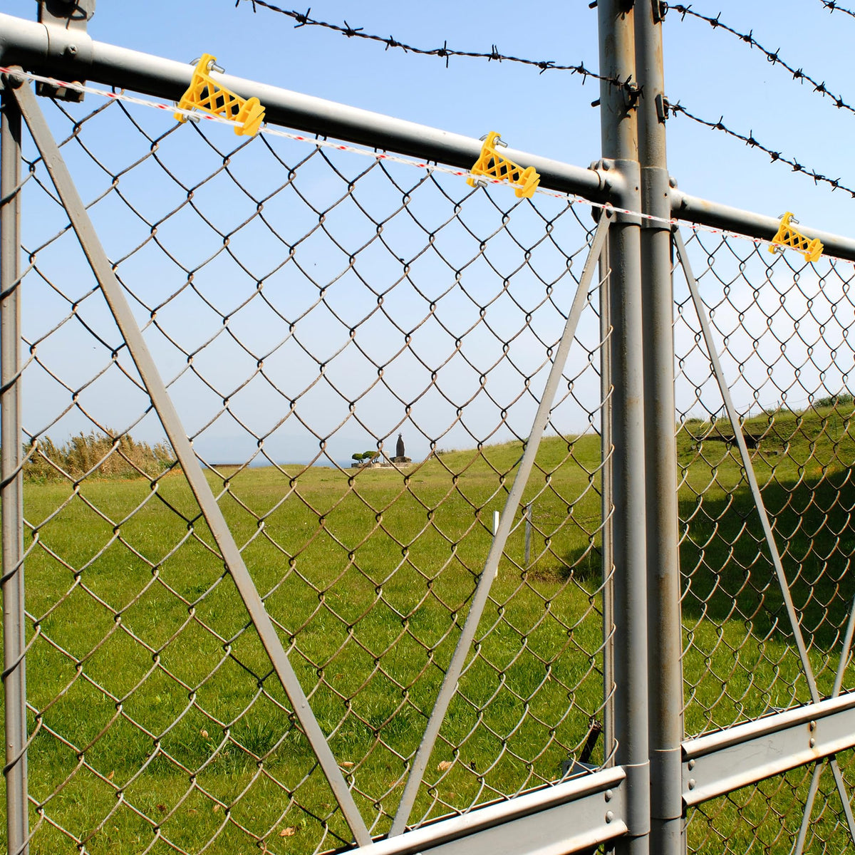 BEIYI insulator shown in horizontal or vertical mounting arrangements.