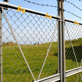 BEIYI insulator shown in horizontal or vertical mounting arrangements.