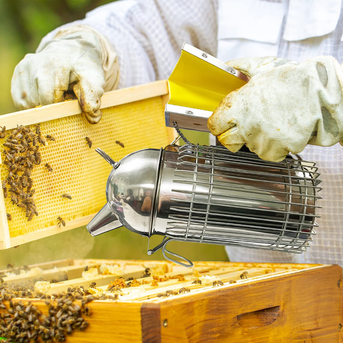 BenefitBee smoker includes a mounting hook for easy hanging and storage.