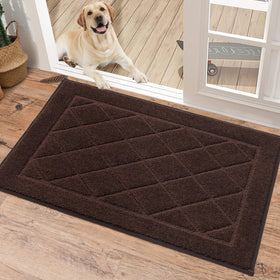 BEQHAUSE Dirt Trapper Door Mat at the front door absorbs moisture and traps dirt.