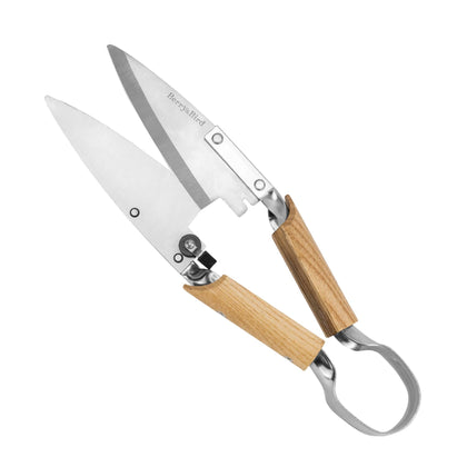 Berry&Bird hand shears with straight blade for clean cuts in sheep shearing.