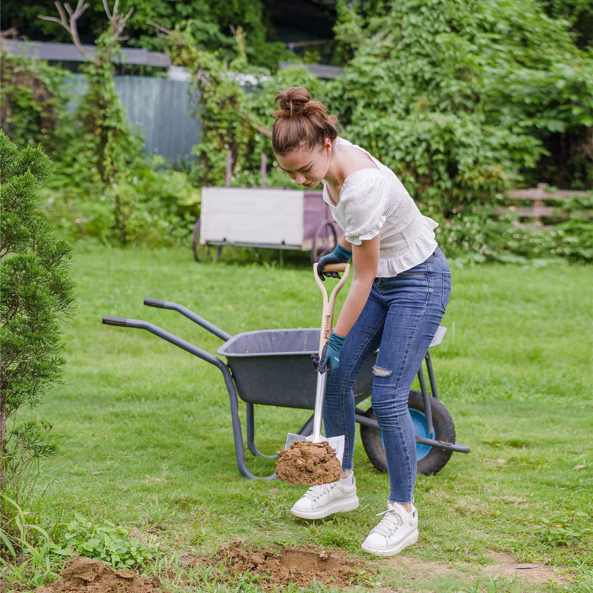 Berry&Bird English-style flat shovel ideal for digging and transplanting