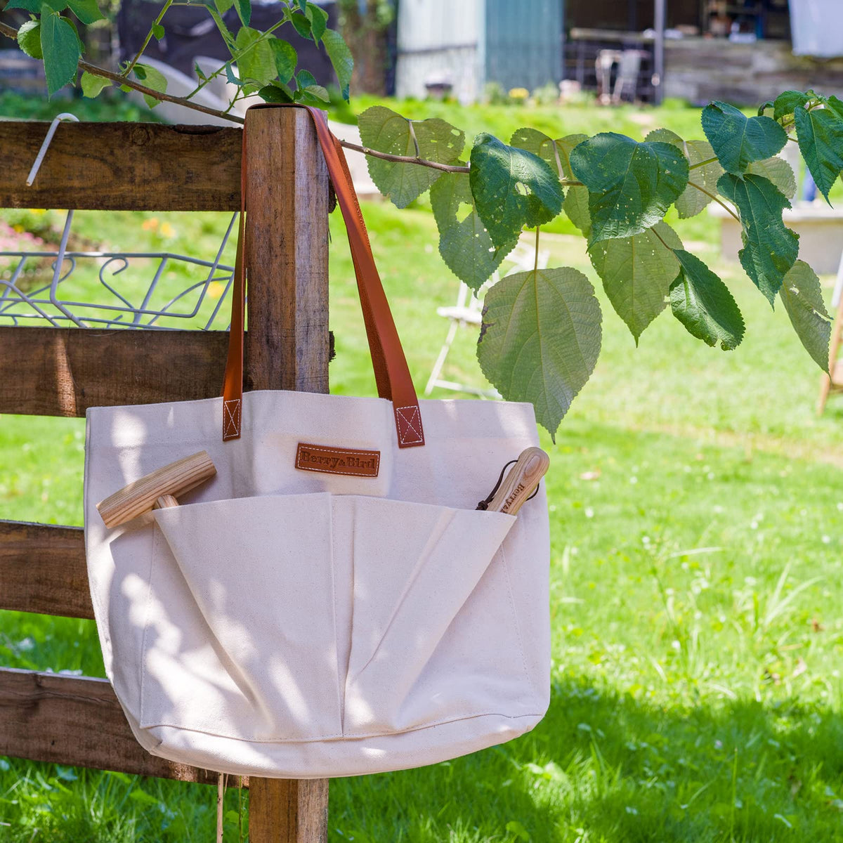 Berry&Bird tool bag home-use versatility for indoor planters and outdoor plots.