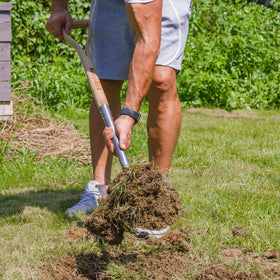 Berry&Bird sharp-edged digging capability reduces effort in hard ground.