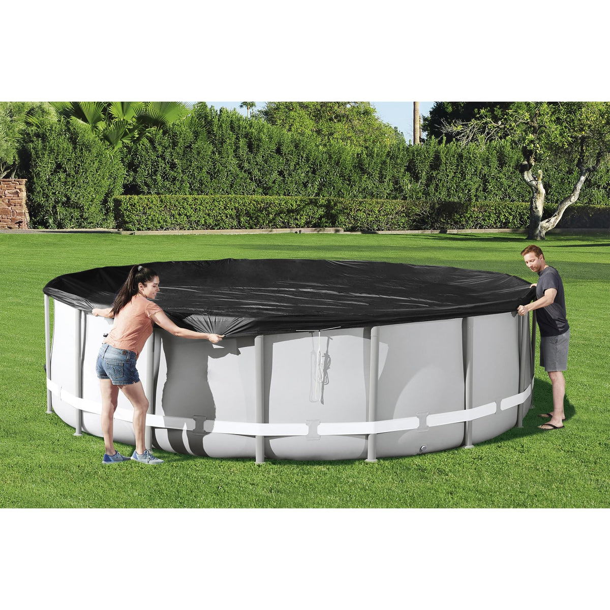 Bestway cover includes secure ropes to keep the cover snug around the pool.