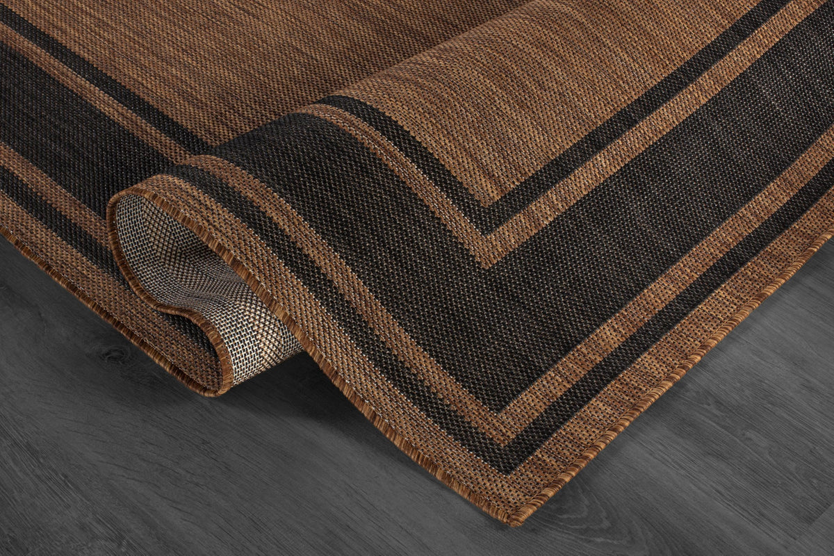 Beverly Rug border detail in gold highlights modern design and a clean edge finish.
