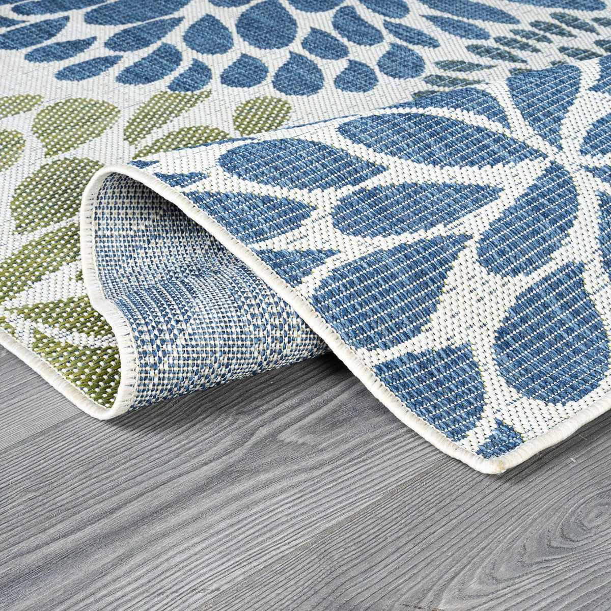 Water resistant Beverly Rug for easy outdoor cleanup