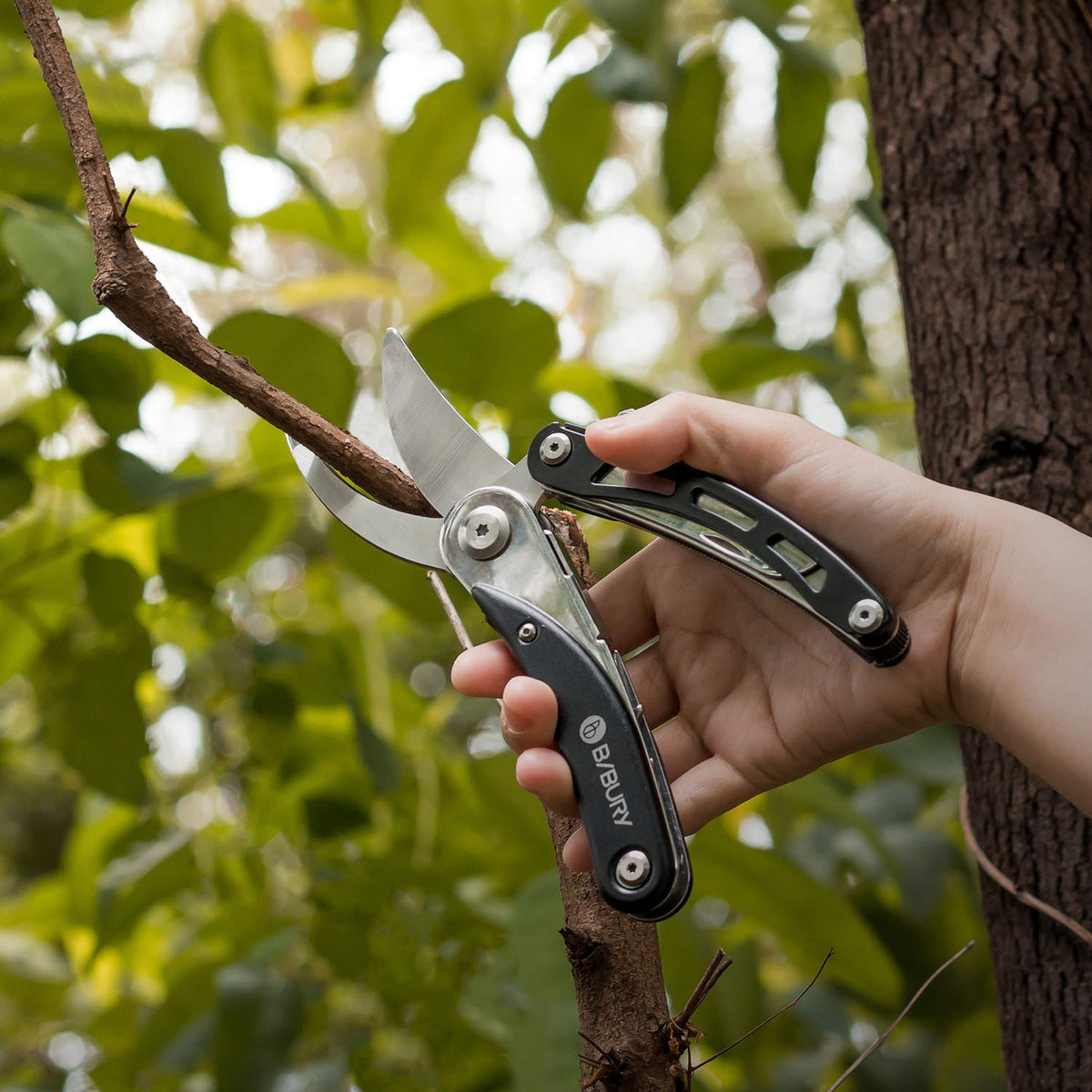 BIBURY ergonomic handle offers a comfortable non-slip grip during pruning