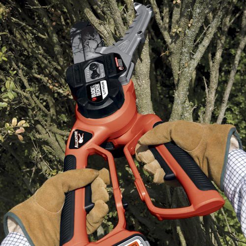 BLACK+DECKER ergonomic grip on LLP120B for comfortable pruning