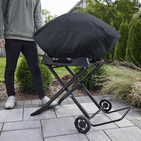 Blackhoso Weber Q2200N grill cover keeps grill dry outdoors.