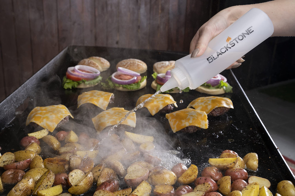 BLACKSTONE 32oz squeeze bottle with locking cap for mess-free seasoning
