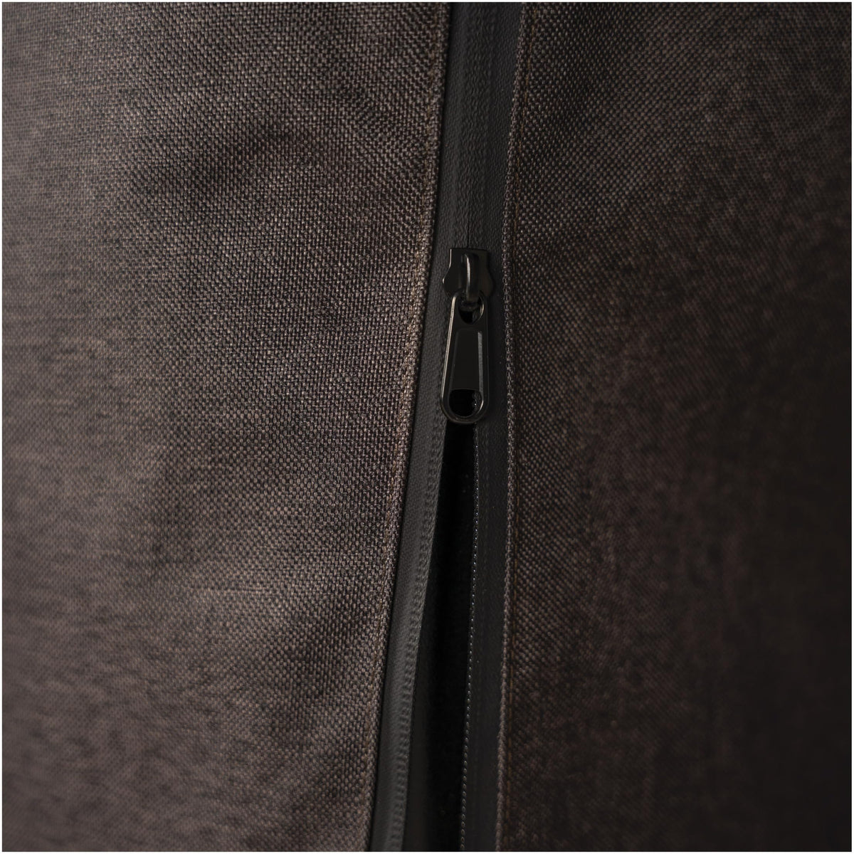Blackstone pizza oven cover fabric close-up highlights durable 600D material.