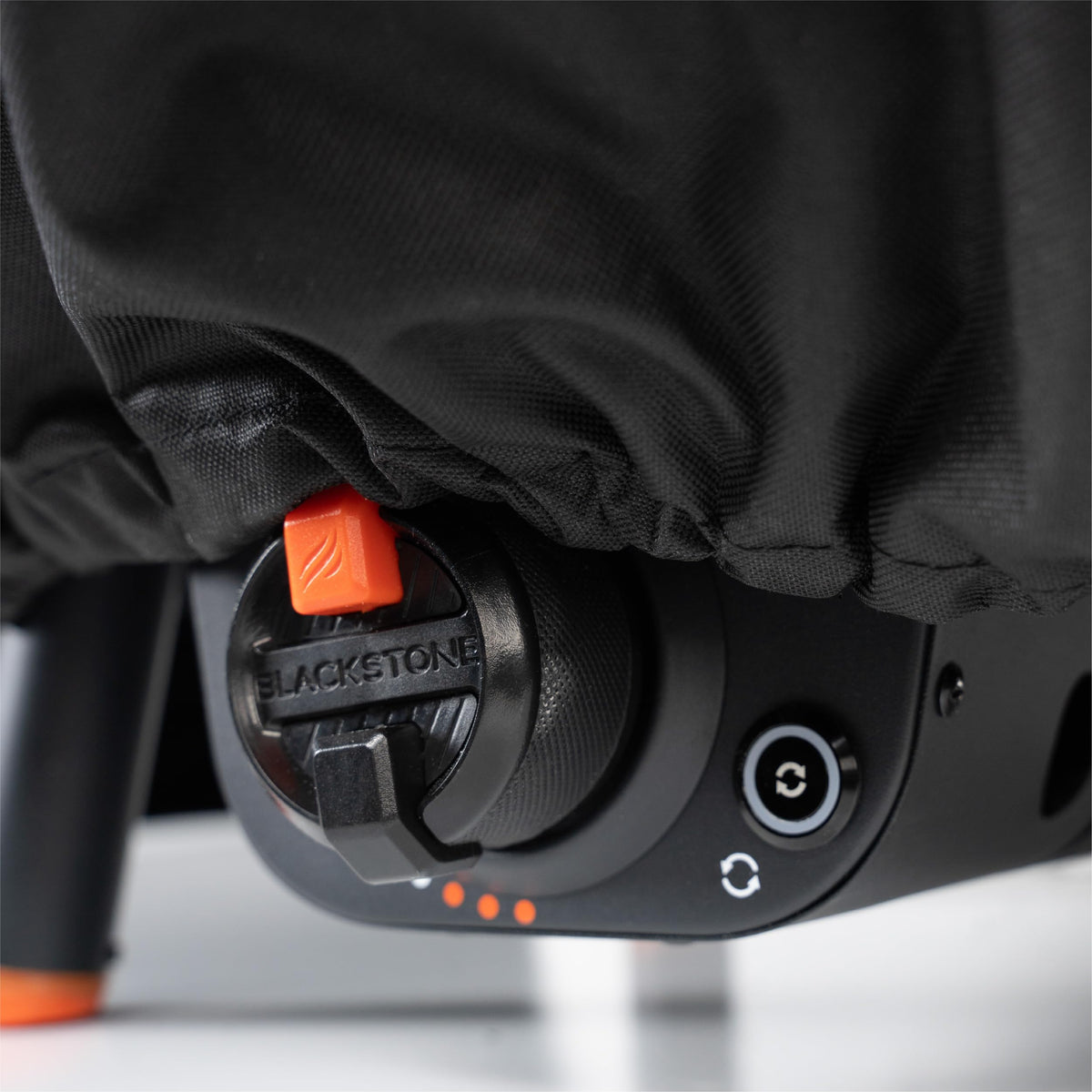 Blackstone cover offers weather resistance to extend oven life.