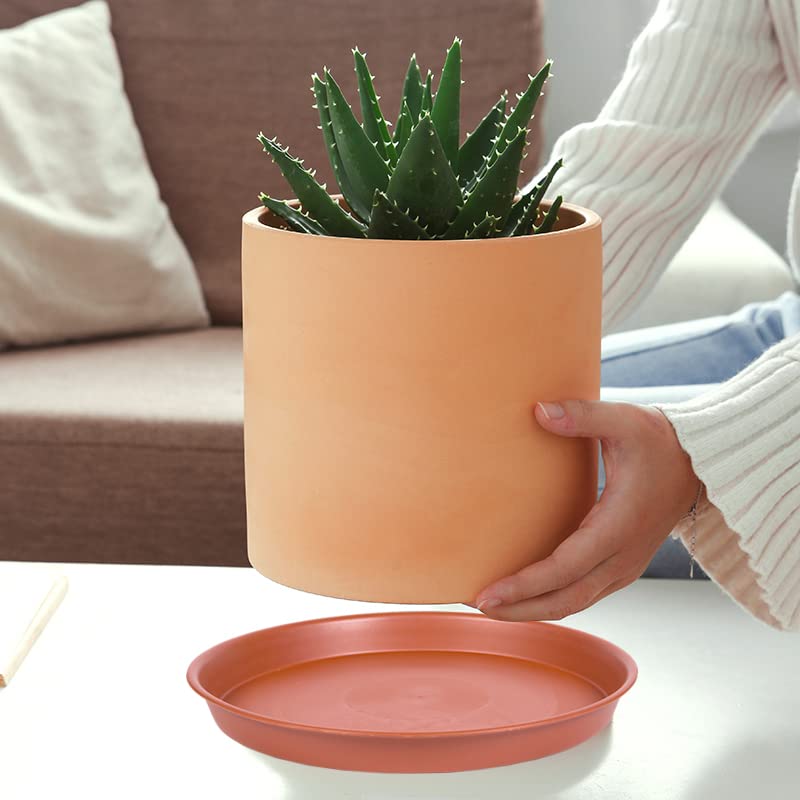 Bleuhome durable PP plastic plant saucer resists weather for year-round use.