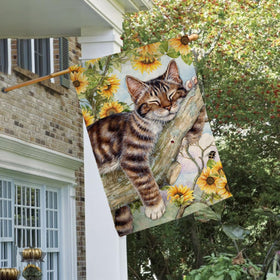 BLKWHT burlap two-layers flag offers rustic texture for porch or garden.
