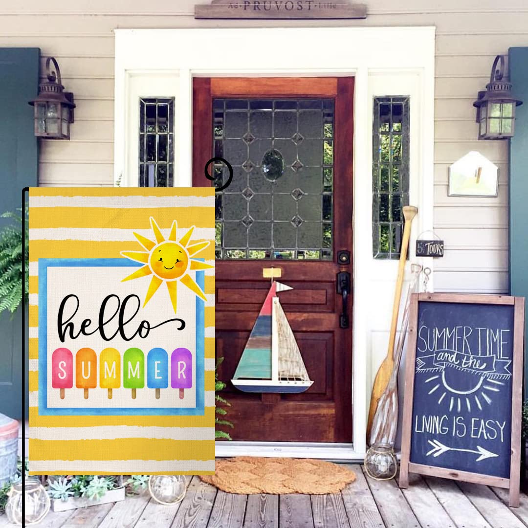 BLKWHT Burlap garden flag showcases durable, weather-ready material for seasonal display