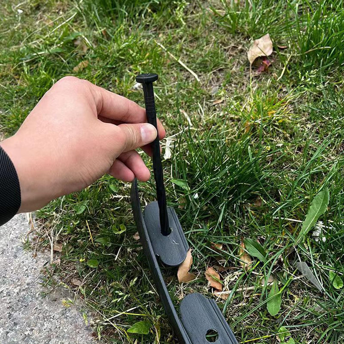 BLLREMIPSUR securing pegs included for stable edging installation