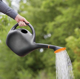 Bloem Easy Pour features dual handles for versatile grip and control.