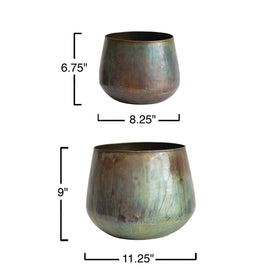 Two sizes support 8-inch and 6-inch pots for versatile placements.