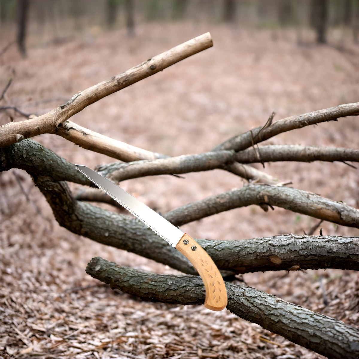 BlueNatHxRPR cuts woody plants and garden stems with ease