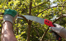 BlueNatHxRPR triple-bevel teeth deliver fast, clean cuts during garden work