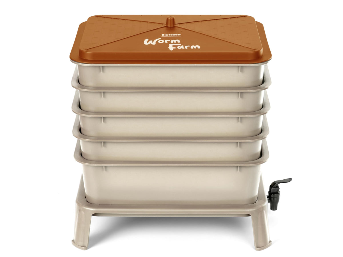 Blütezeit 5-tray worm compost bin, front view, shows accessible stacking for efficient vermicomposting.