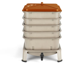 Blütezeit 5-tray worm compost bin, top open, highlights ample 50L capacity for kitchen scraps.