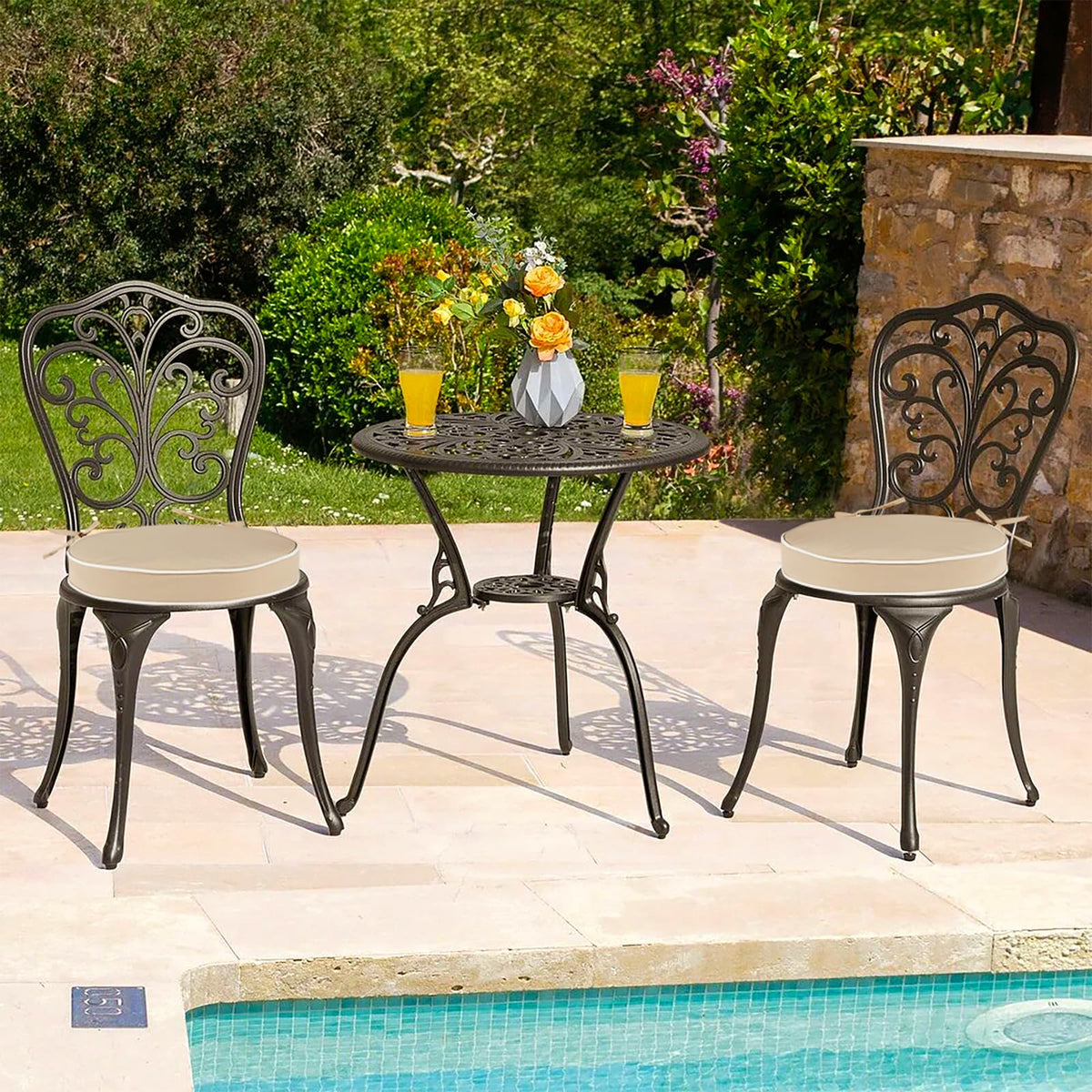 Blytieor UV-resistant fabric helps prevent fading under sun exposure.
