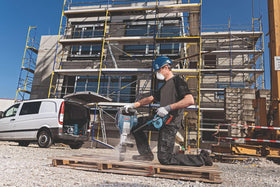 Bosch GBL18V-71N AMPShare compatibility supports flexible battery options