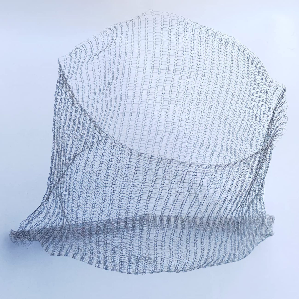 boUod root-ball protection mesh blocks subterranean rodent feeding.