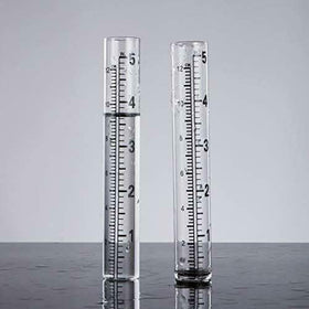BRAVECOW flat-bottom glass tube ensures stable garden placement.