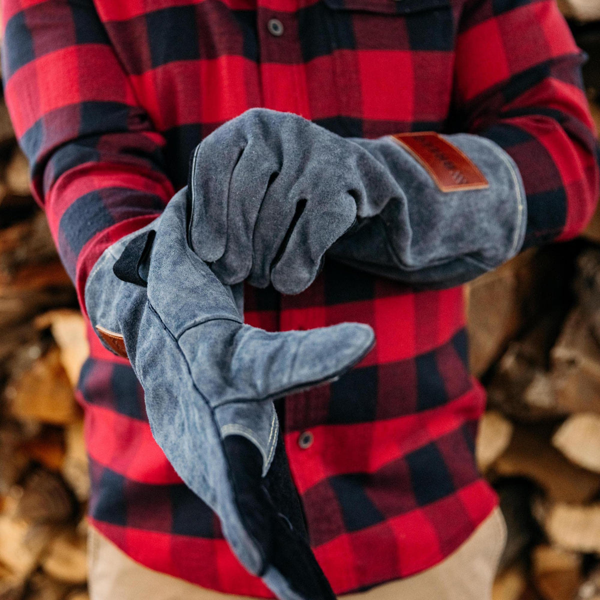 Breeo Fire Pit Gloves with air-isolated aluminum grip detail for heat shielding.