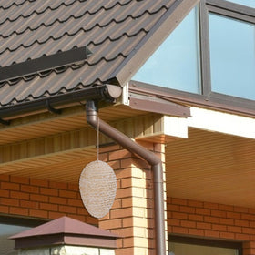 Brownlily hornet nest braided layers reinforce durability against storms.