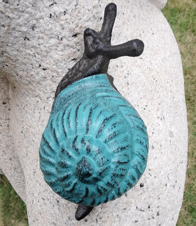 BSTWISH cast-iron snail decor doubles as a secure outdoor key holder.