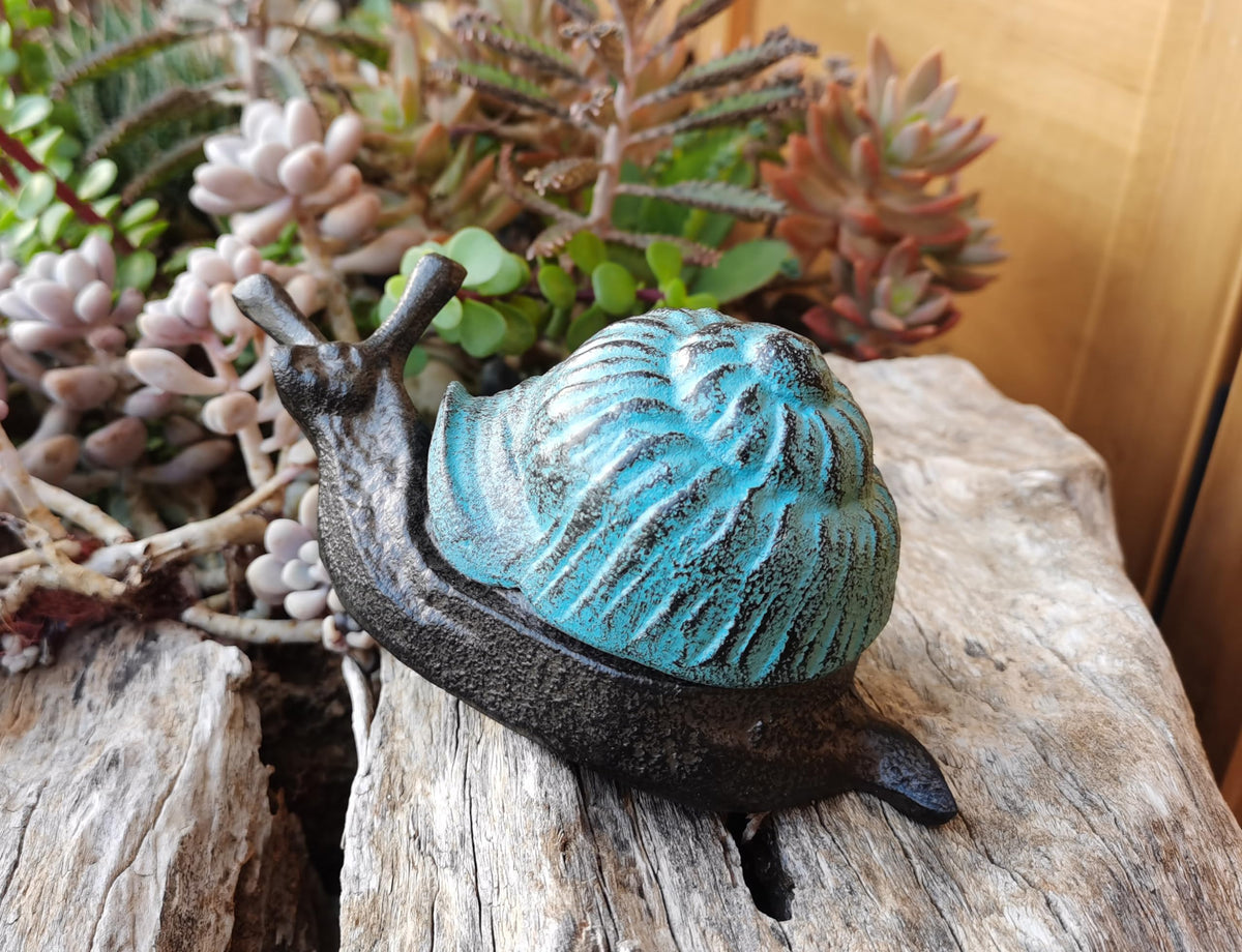 BSTWISH rustic blue snail hides keys while appearing as charming yard art.