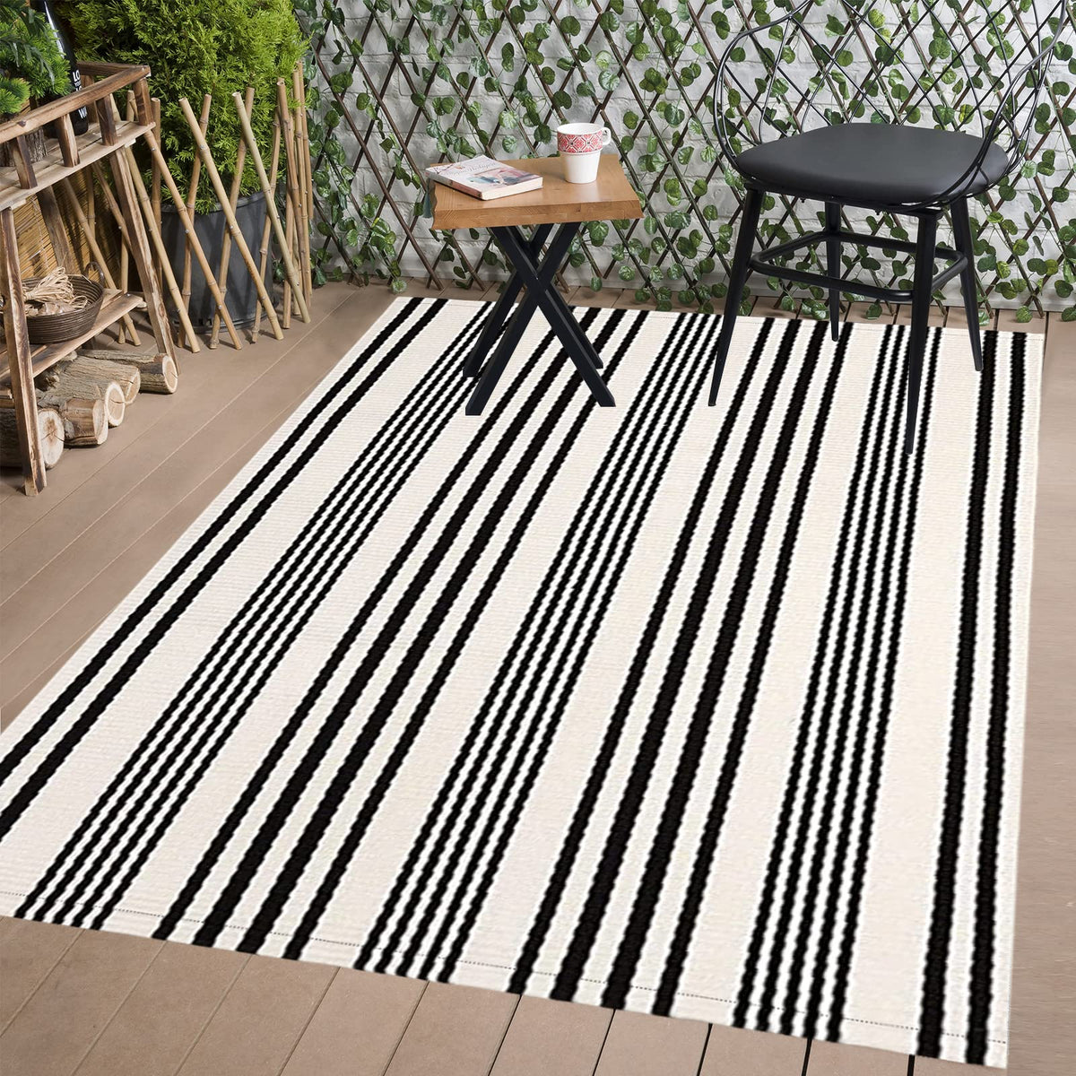 BUAGETUP easy-clean rug is machine washable and fade resistant.