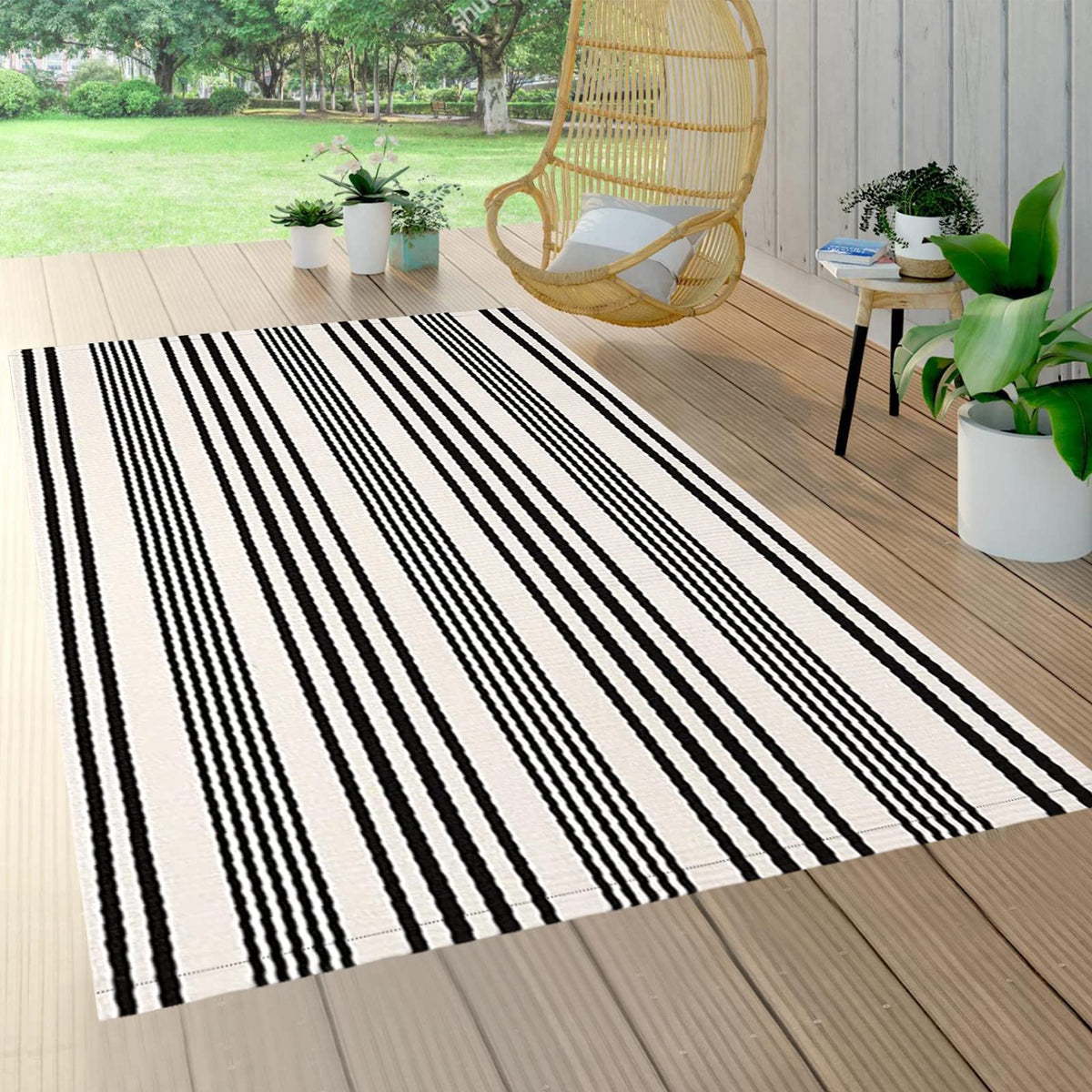 BUAGETUP versatile rug works in entryways, patios, bedrooms, and living areas.